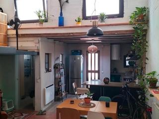 Casa aparellada a Guifré 385. Casita de diseño tipo loft