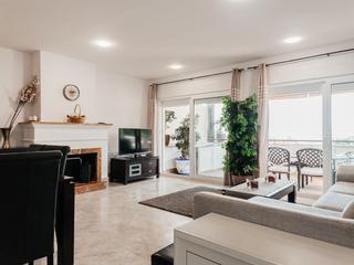 Rent Towny house in Calle sand 10 3. Casa familiar de 3 habitaciones con despacho y vistas al mar, si
