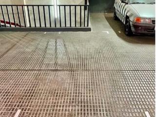 Miete Autoparkplatz in Córcega 50. Parquing para coche grande