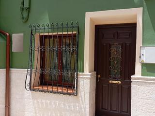 Casa aparellada a Calle santa anna  25. "vive la historia: casa  en el corazón del pueblo, llena de enc