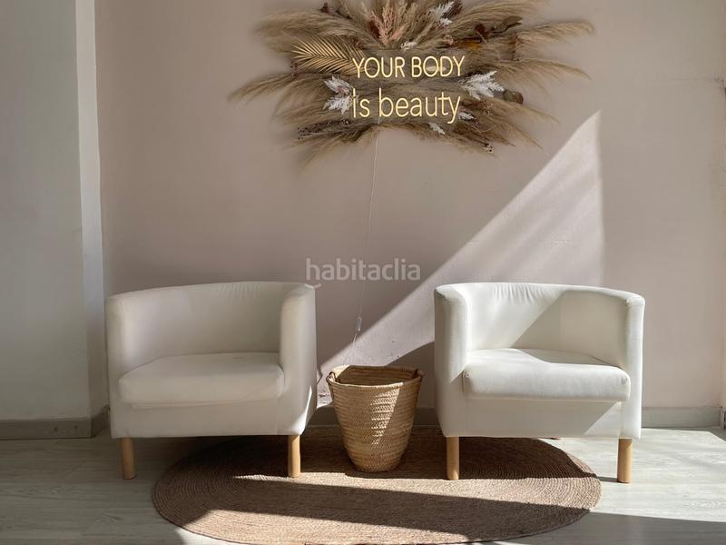 Foto 961088ee-703a-4fa7-9172-80e22bd545ff. Alquiler local comercial en calle constitución 26 cabina en alquiler en Barcelona