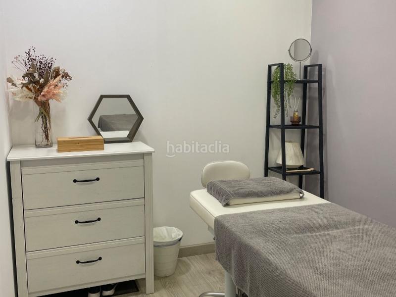 Foto 78aab938-d9e3-49bf-895c-042b975821df. Rent business premise in calle constitución 26 in Barcelona