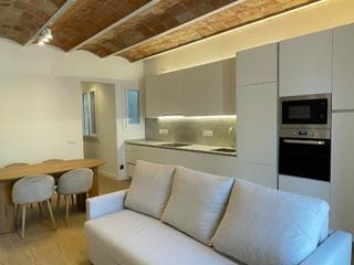 Piso en Carrer de los castillejos 218. Piso recién reformado de 2 habitaciones y balcón, en sagrada fam