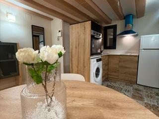 Etagenwohnung in Carrer sant pere més alt 50. Piso reformado y amueblado con cédula de habitabilidad