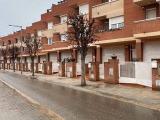 Casa adossada a Av. del parc 332. Excelente oportunidad