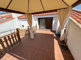 Attique à Carrer tarragona 0. Ático duplex con terraza, vistas a mar y parking