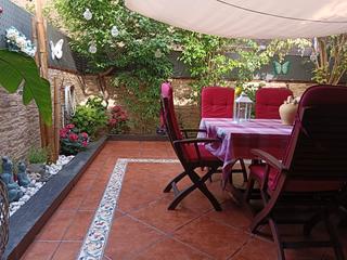 Casa adossada a Riu besòs 11. Casa esquinera en calle riu besós