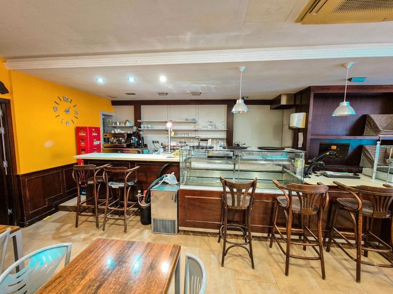 Foto e167e741-a94f-49e4-8b38-7fb821aef52b. Local comercial a carree principal 16 a Calafell poble Calafell