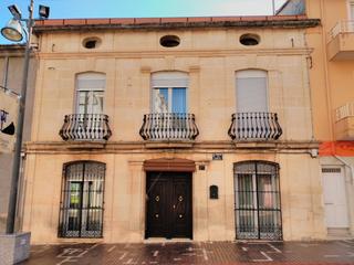 Casa a Passeig del comtat 21. Casa señorial con jardin de 2000 m2 en el centro de la poblacion
