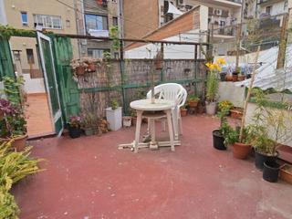 Estudio en Carrer de la independència 272. Casita con inquilino de renta antigua.