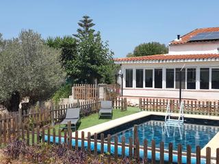 Chalet à Carrer nou 10. Vive el sueño rural: chalet con piscina, pozo propio, luz de red