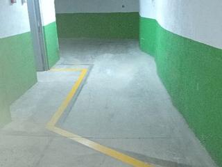 Location Parking voiture à Ronda prim 66. Plaza de aparcamiento coche+ moto con entrada independiente.
