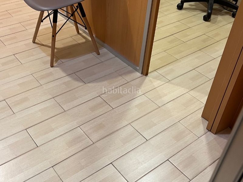 Foto 0ab29d4e-494b-4645-a338-8e697fb5ca01. Local comercial en carrer nou 33 bajo céntrico para gestoría,oficina,clínica… en Benifaió