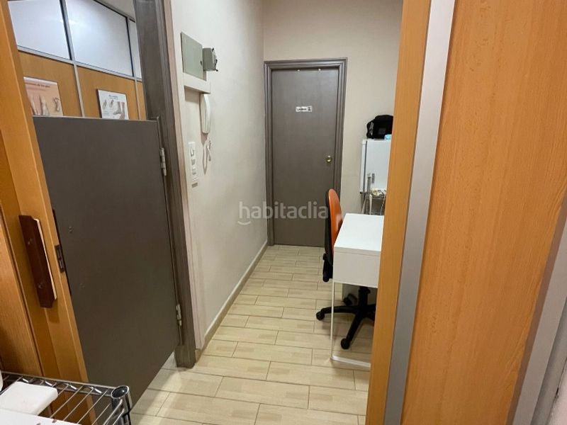 Foto 0c2b8e00-d247-4eda-9734-603e5d5c3bcf. Local comercial en carrer nou 33 bajo céntrico para gestoría,oficina,clínica… en Benifaió