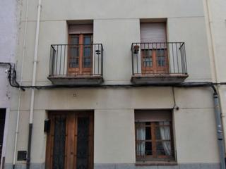 Casa adossada a Raval  33. Encantadora, acogedora, história,  amplia, con carácter.