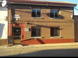 Casa a Calle mayor 20. Casa de pueblo con patio y merendero.