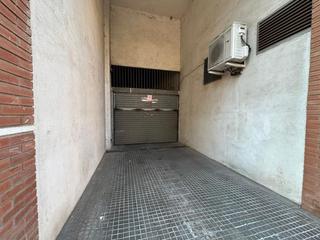 Aparcament cotxe a Carrer joan ambrós i lloreda 15. Plaza de parking muy espaciosa.