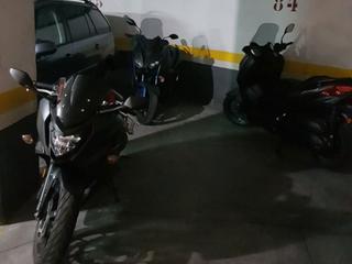 Location Parking moto à Calle juan martínez villergas 4g. Alquilo garaje moto en parquesol