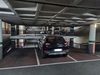 Aparcament cotxe a Carrer de novell 55. Plaza de parking para coche mediano