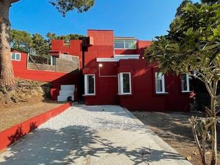 Chalet en Carrer els ametllers 20. Casa espaciosa en urb. tres turons