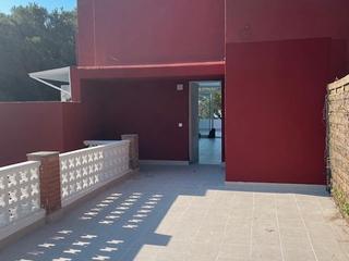 Chalet à Carrer els ametllers 20. Casa espaciosa en urb. tres turons