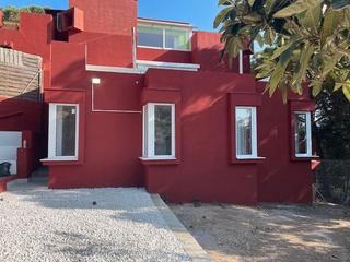 Chalet en Carrer els ametllers 20. Casa espaciosa en urb. tres turons