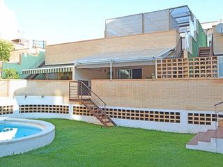 Casa adossada a Carrer de montflorit 101. La casa ideal en el centro de gavà