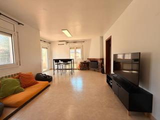 Chalet à Priorat 74. Casa con cuatro habitaciones dobles con 13 placas solares  y sis