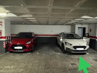 Aparcament cotxe a Villarroel 177. Parking delante hospital clínic
