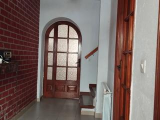 Casa en Carrer de l'illa 3. Casa , con comedor con chimenea, calefacción gas natural, 4 habi