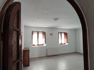 Casa en Carrer de l'illa 3. Casa , con comedor con chimenea, calefacción gas natural, 4 habi