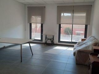 Lloguer Local Comercial a Rossello 128. Local comercial o despachos, parking opcional. no apto para vivi