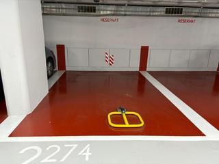 Lloguer Aparcament cotxe a D’alí bei 54. Plaza de parking en bsm estació del nord