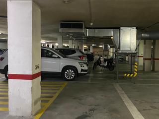 Aparcament cotxe a Cami d’onda 25. Garaje en venta en camino de onda, zona centro