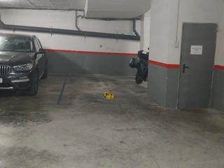 Autoparkplatz in Illes balears 6-12. Plaza de parquing para coche grande