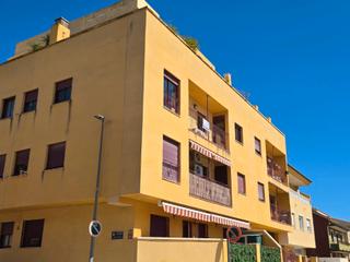 Piso en Calle el pantano 9. Apartamento en esquina, impecable y muy luminoso, con terraza y