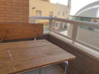 Piso en C.cv.mercado 20. Amplio piso