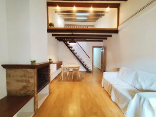 Dúplex en Horta novella 140. Duplex al centre en casa anglesa