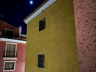 Casa a Calle murcia 1. Enorme casa en buen estado y con comunicaciones fantásticas