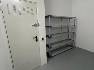 Lloguer Local Comercial a Arquitecte puig i cadafalch 20. Trastero amplio y protegido