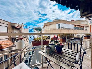 Appartement à Carrer de agost 17. Piso con vistas a castillo santa barbara