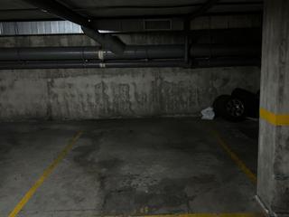 Aparcament cotxe a Calle fuster valldeperes 10. Plaza de parking amplia en venta (acceso fácil con mando)