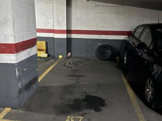 Parking coche en Travessera de dalt  25. Plaza de parking
