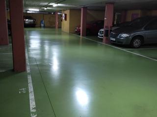 Lloguer Aparcament cotxe a Esteve terrades 11. Parking amplio en gracia