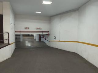 Parking coche en Carrer de la jota 144. Amplia plaza ideal para coche grande. acceso cómodo desde virrey