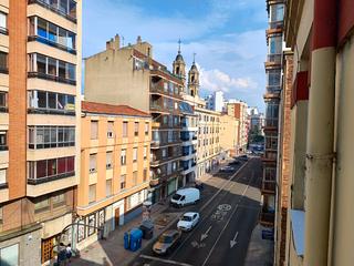 Location Appartement à Avda padre isla  69. Piso totalmente exterior, céntrico y soleado