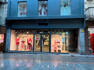 Lloguer Local Comercial a Carrer major 35. Local comercial al centre del carrer major de puigcerda