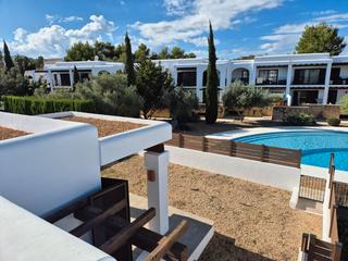 Lloguer Casa aparellada a Av sant agusti 17. Alquiler anual – casa en residencial tranquilo en cala de bou