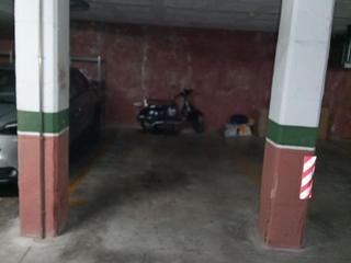 Miete Autoparkplatz in Carrer de sant valentí 11. Parquing para coche mediano y moto