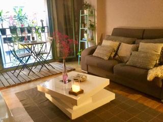 Location Appartement à Les flors 18. Piso amplio con parquet  ¡a un paso del metro paral·lel!